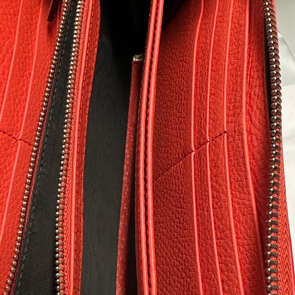 Gucci Red Coral Soho Interlocking GG Leather Zip Around Wallet + Gucci Dust Bag - Picture 13 of 16